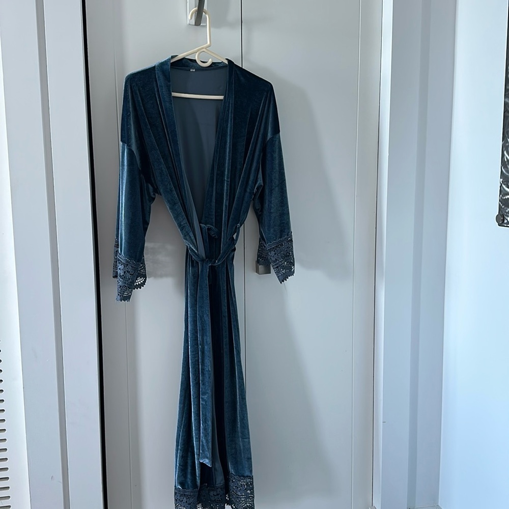 Velvet long bridal robe